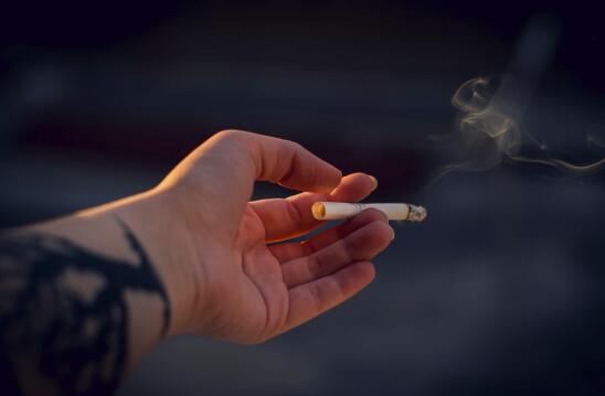 研究发现：尝鲜电子烟的青少年长大后更容易吸烟
