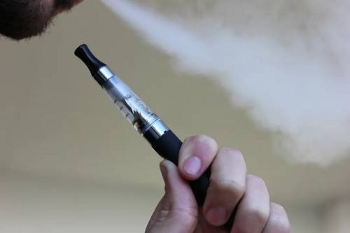 FDA禁止果味烟弹并未能够有效阻止民众吸电子烟