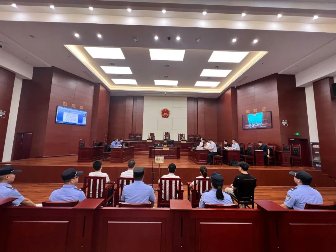 黄山市一起非法经营电子烟案开庭 5人受审