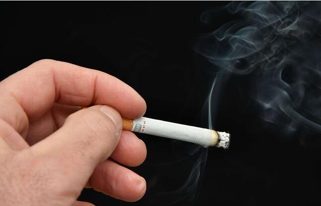 电子烟oem深刻_电子烟比真烟 舒服_加烟油的电子烟有害吗