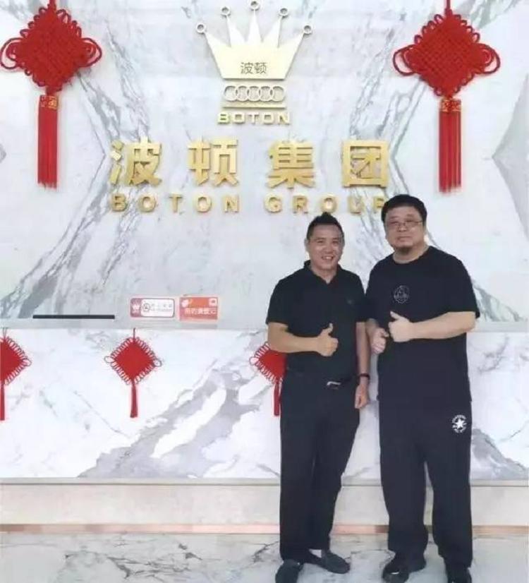 罗永浩和波顿团体旗下吉瑞科技CEO刘秋明合照。